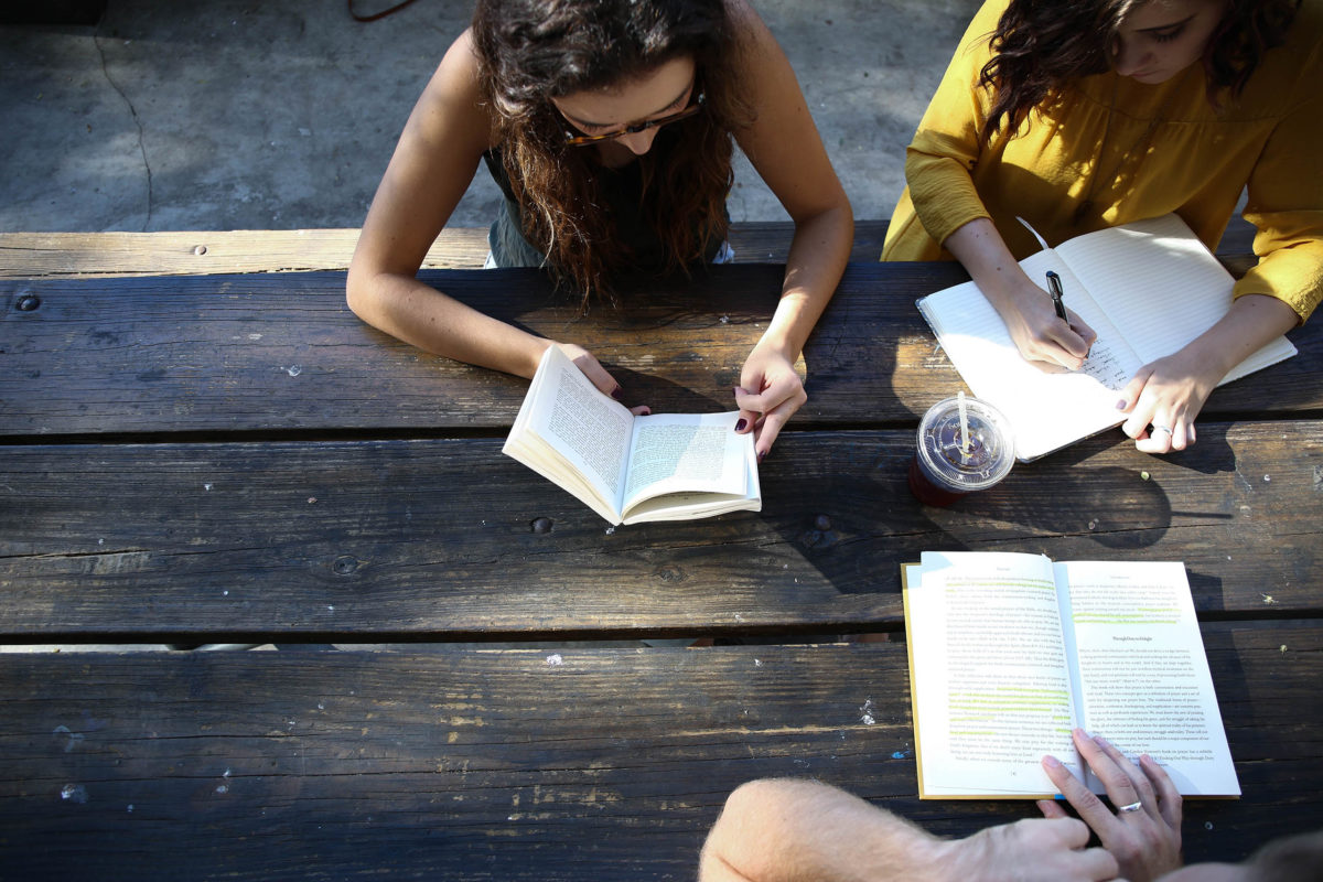 A group of students studying outdoors together, used as the featured image for the article on how to motivate yourself to study.
